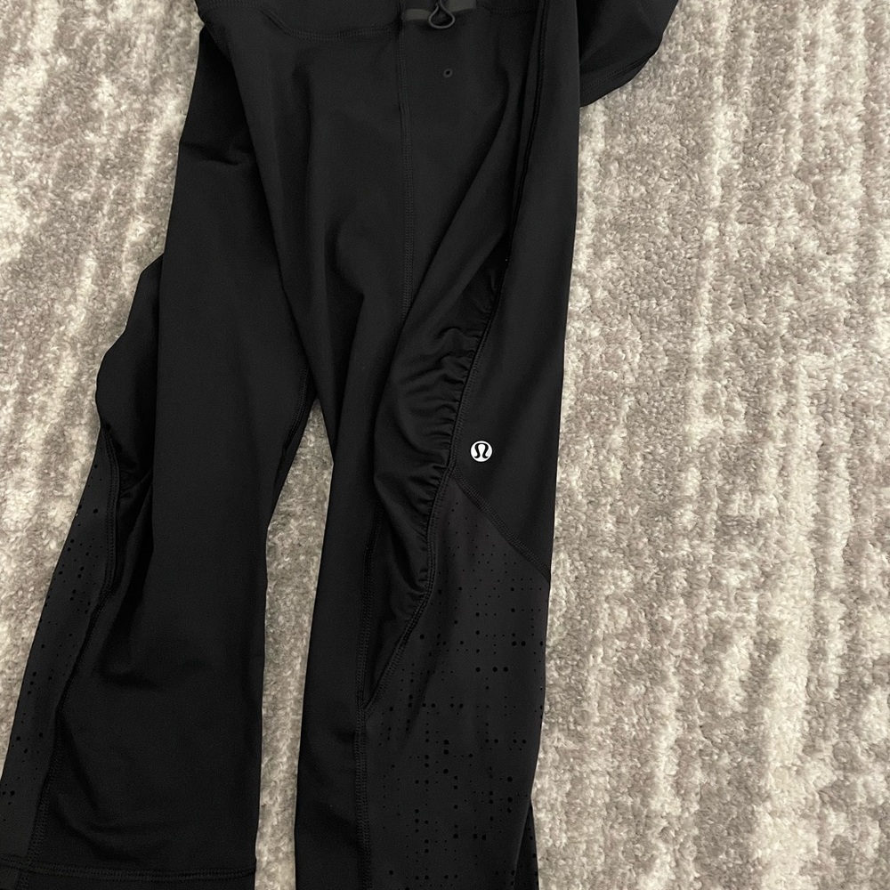 Lululemon Water Bound Crop size 8